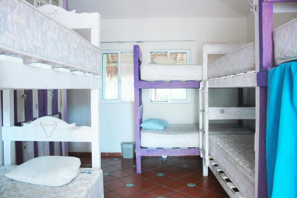 The Yak Hostel Плая-дель-Кармен Номер фото