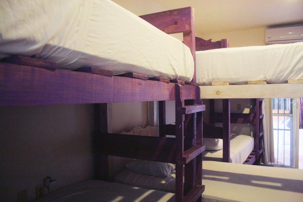 The Yak Hostel Плая-дель-Кармен Номер фото
