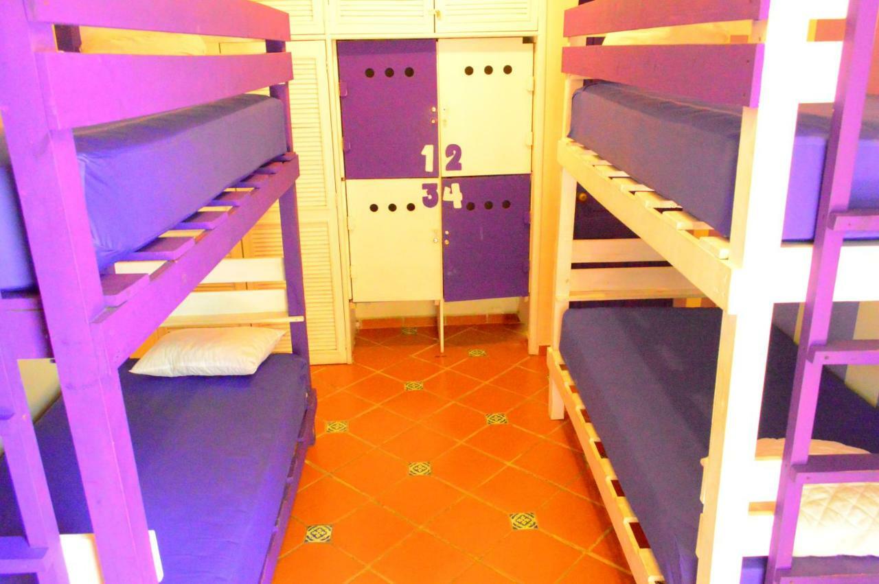 The Yak Hostel Плая-дель-Кармен Экстерьер фото